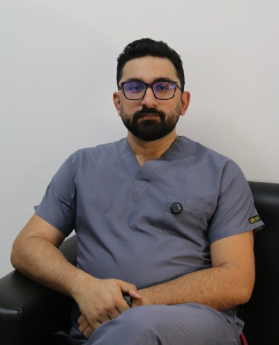 دکتر پویا مشکدار 